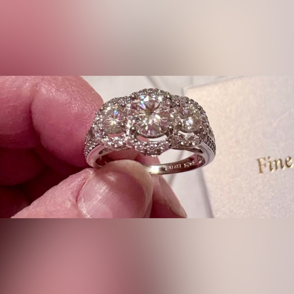 S925 2 Carats Moissinate Ring S925 stamped inside ring GRA Card & Gift Box New - Picture 4 of 6
